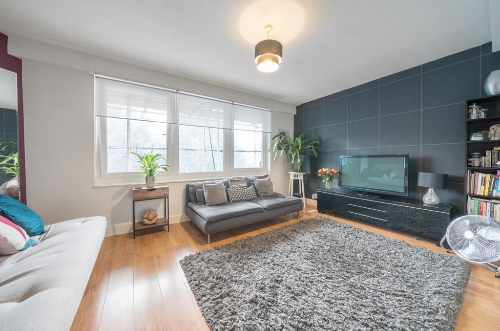 Property photo 2 of 10 222