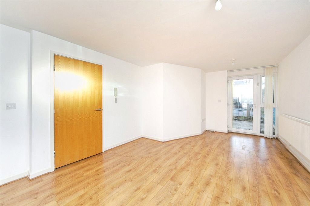 Property photo 2 of 16 Picture No. 13