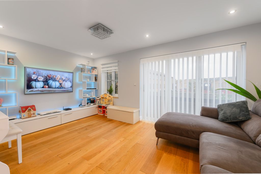 Property photo 2 of 27