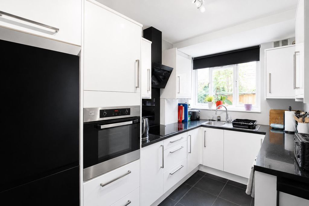 Property photo 3 of 9 Kit.Jpg