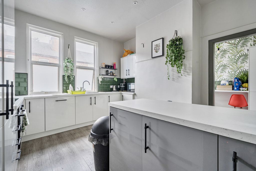 Property photo 2 of 20 1341973-15-68B1Aa...