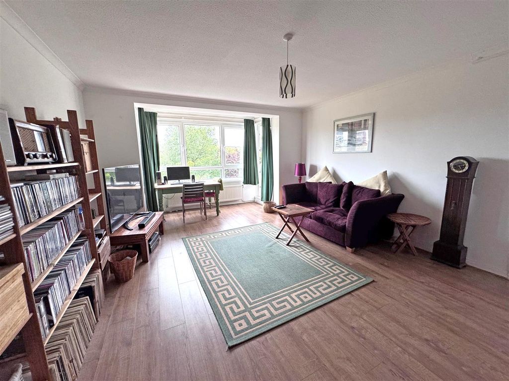 Property photo 2 of 13 15E.Jpg