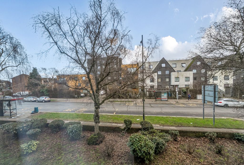 Property photo 2 of 11 1403988-18-697Cda...