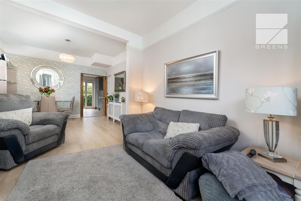 Property photo 3 of 43 21 Salisbury Road_0022.Jpg