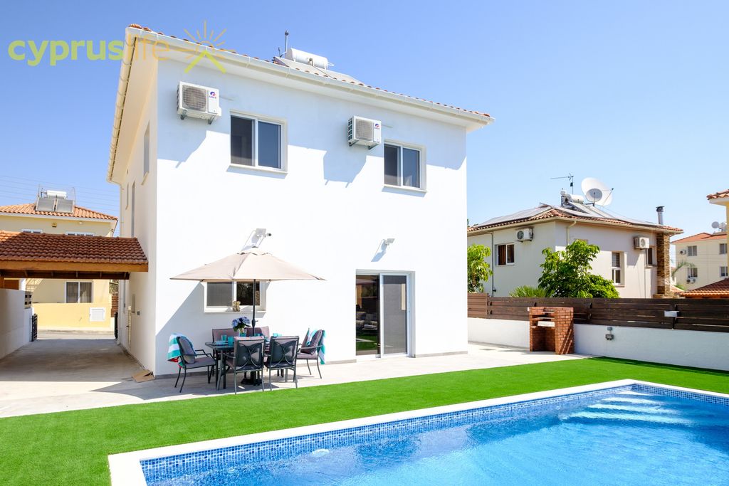 Property photo 2 of 13