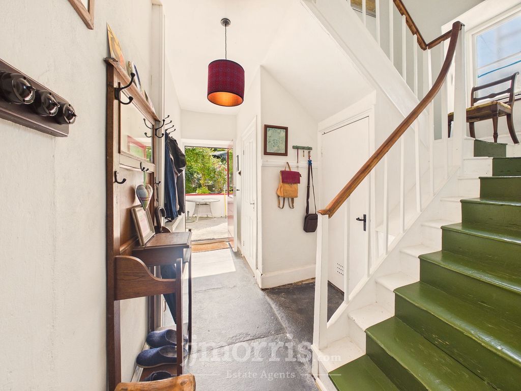 Property photo 3 of 27