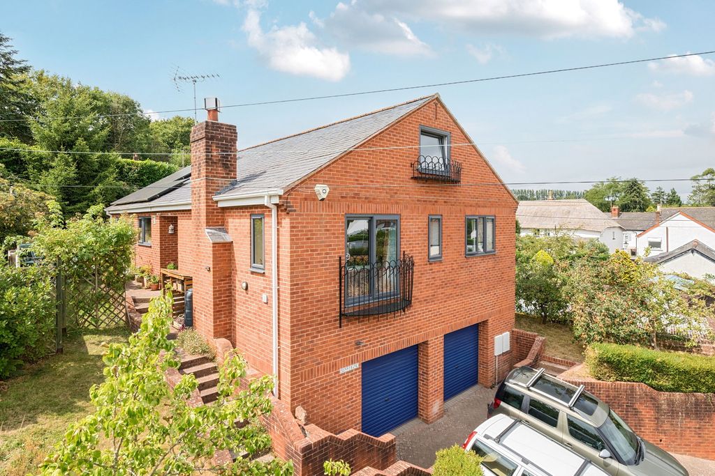 Property photo 1 of 33