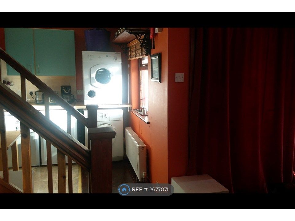 Property photo 2 of 8 Kitchen 2