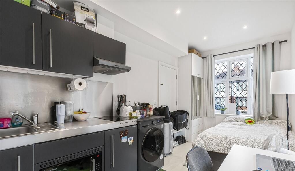 Property photo 3 of 6 Kitchen