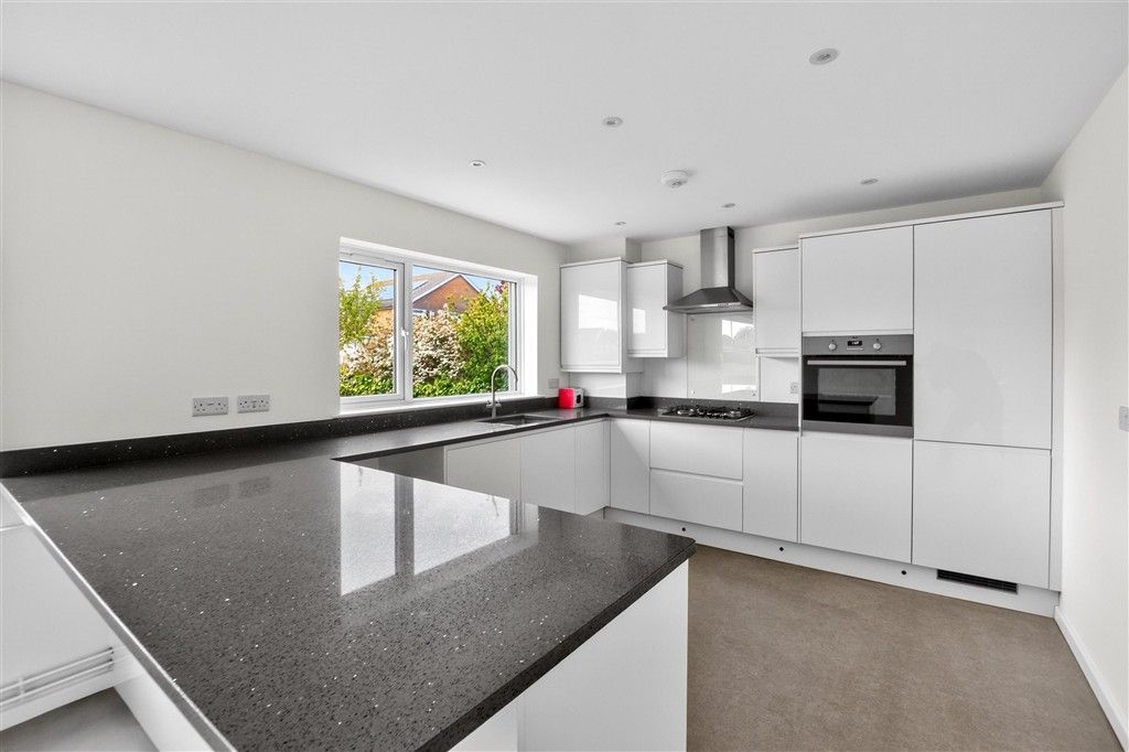 Property photo 3 of 14 Kitchen