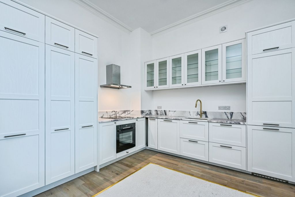 Property photo 3 of 17 Photo