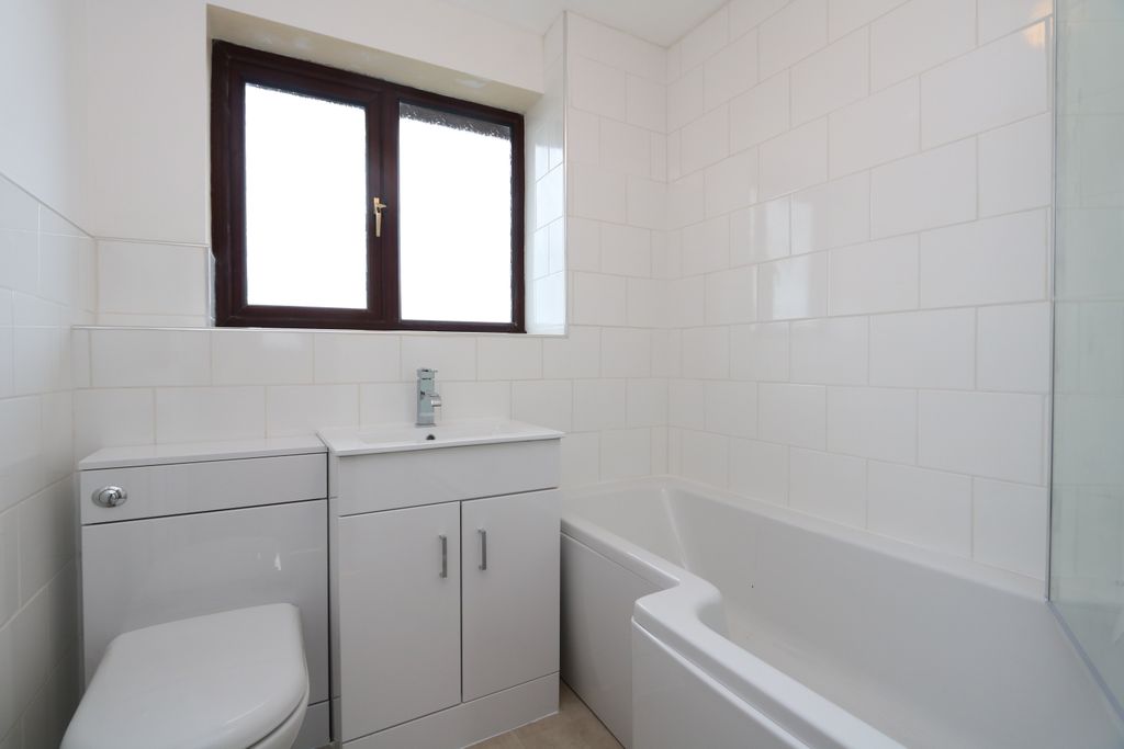 Property photo 3 of 9 Bathroom