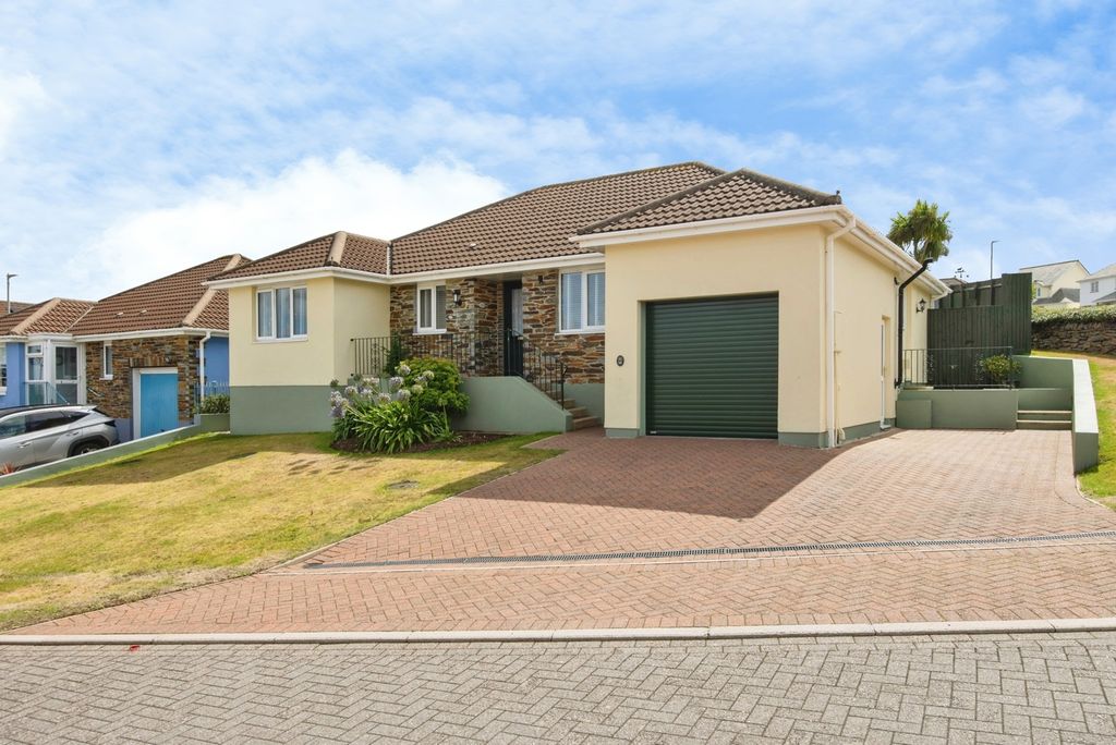 Property photo 1 of 19 Pbox-Img.Jpg