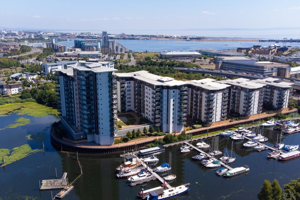 Property photo 1 of 12 Victoria Wharf Wide Above