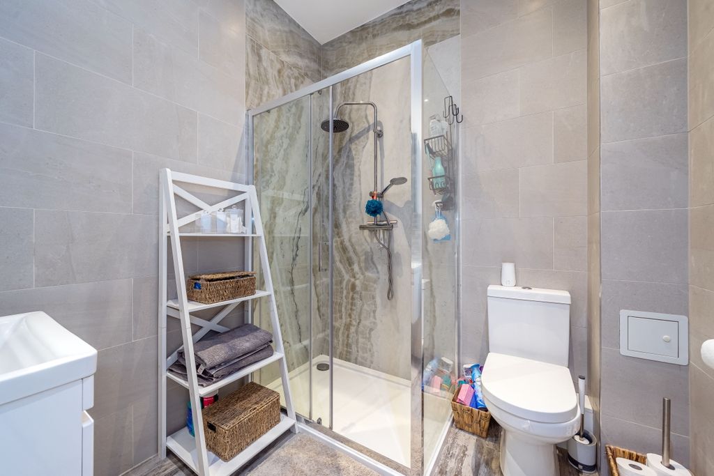 Property photo 3 of 24 4