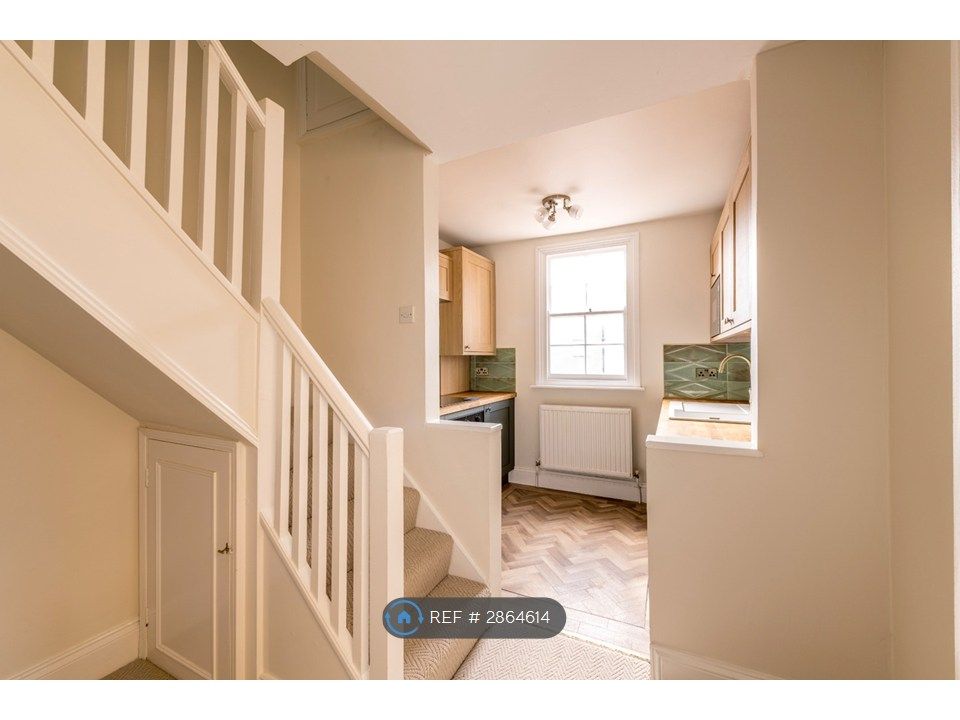 Property photo 1 of 10 Kitchen