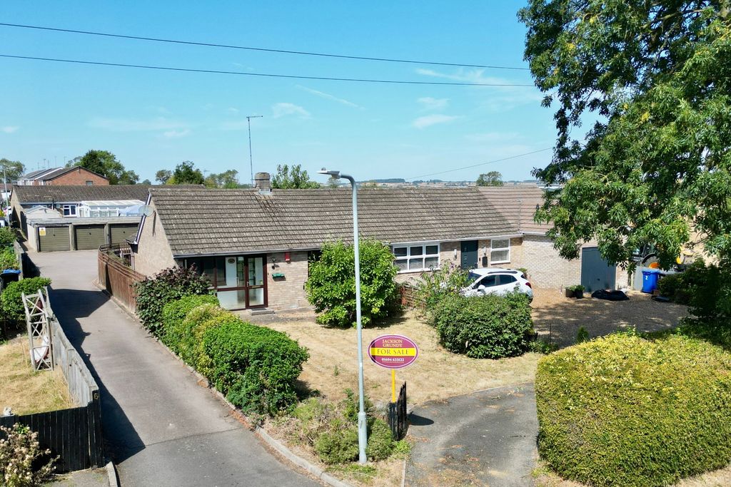 Property photo 1 of 18 Banbury Lane