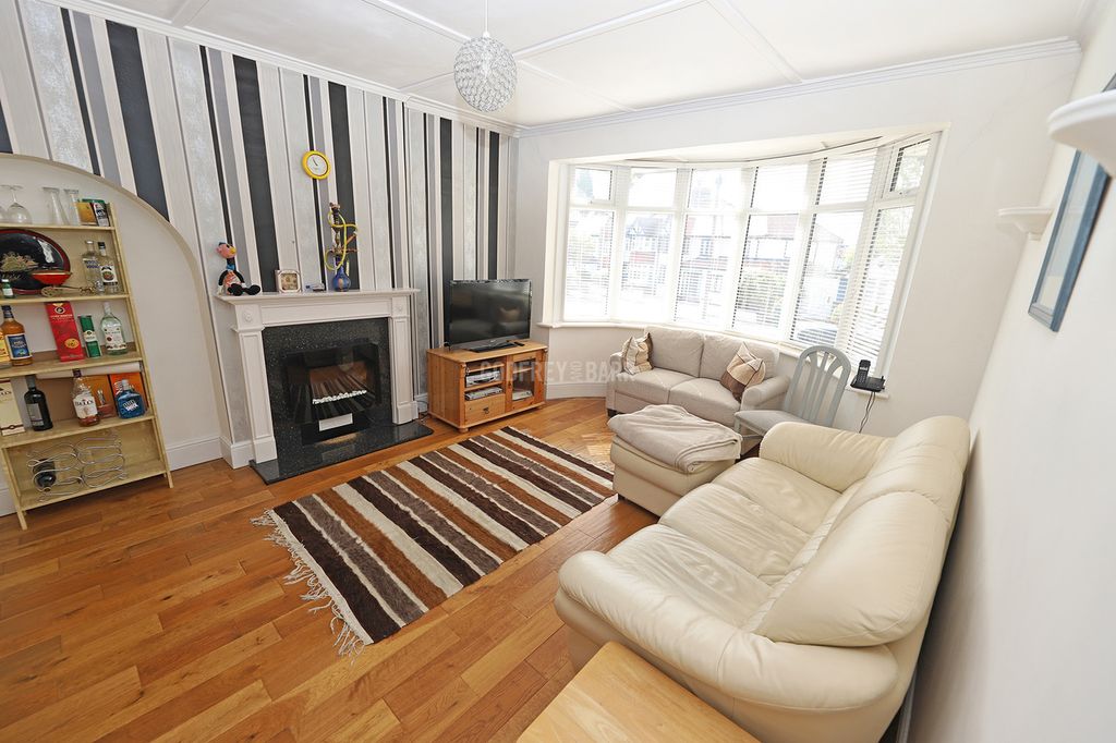 Property photo 2 of 17