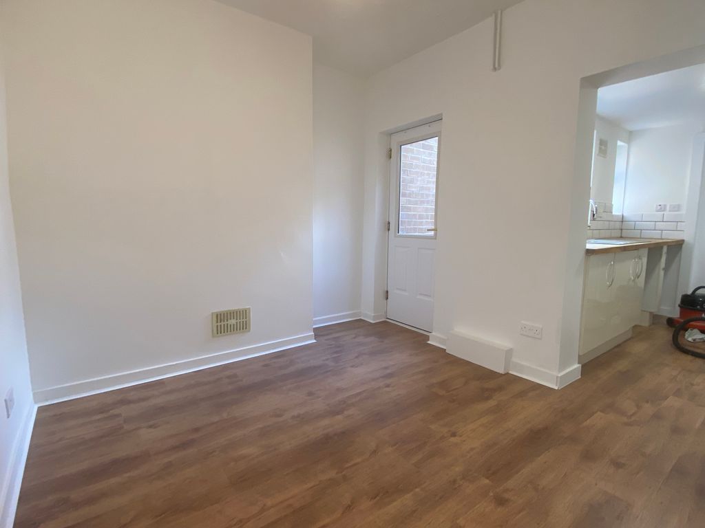 Property photo 3 of 10 Dining Room