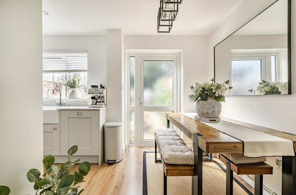 Property photo 3 of 22 1330329-14-6888F9Eb11c44.Jpg