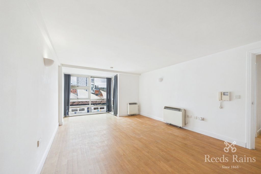 Property photo 3 of 11 Picture No. 33