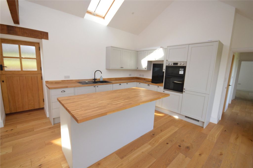 Property photo 3 of 15 Kitchen/Living