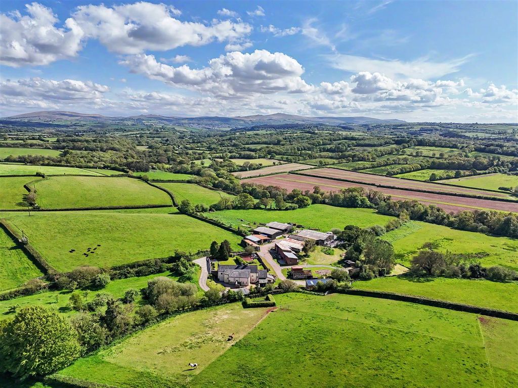 Property photo 1 of 29 Buskin Farm