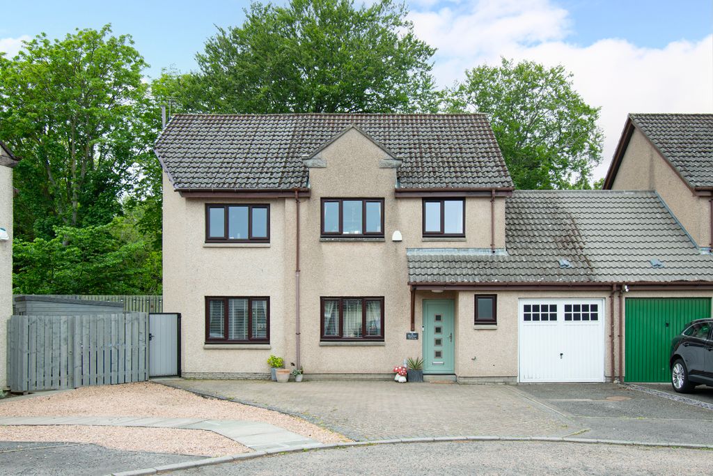 Property photo 1 of 32