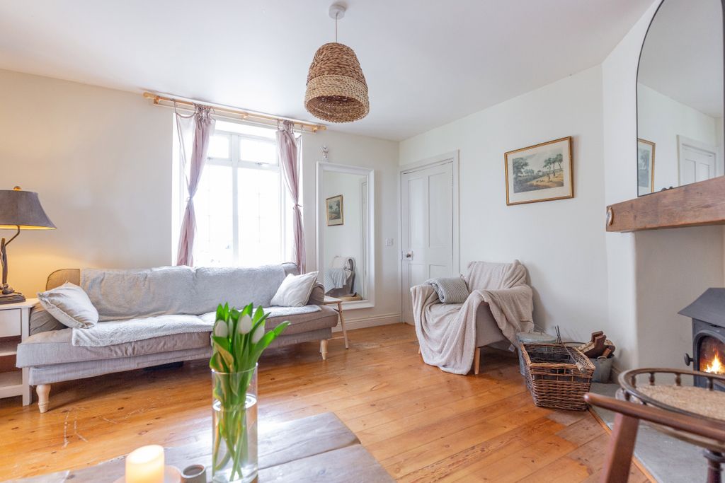 Property photo 2 of 31