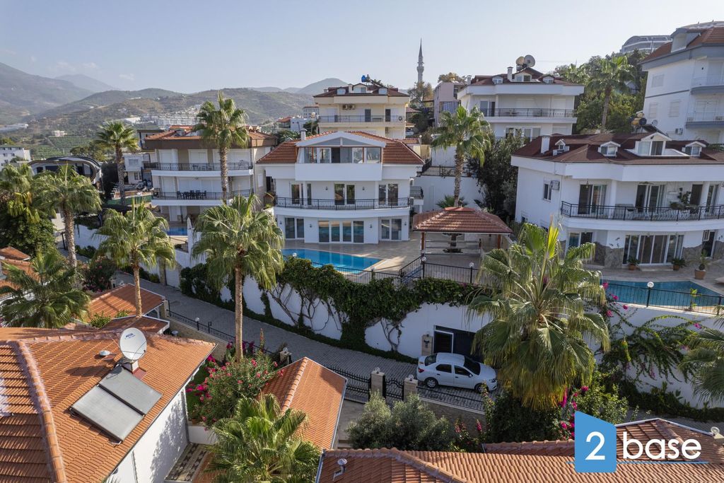 Property photo 2 of 40