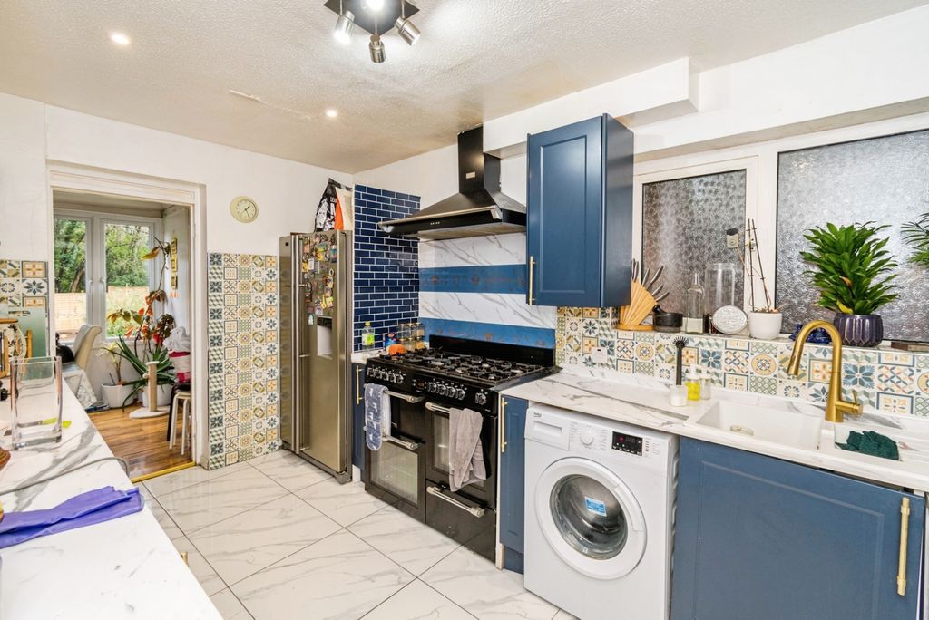 Property photo 3 of 18 Pbox-Img.Jpg