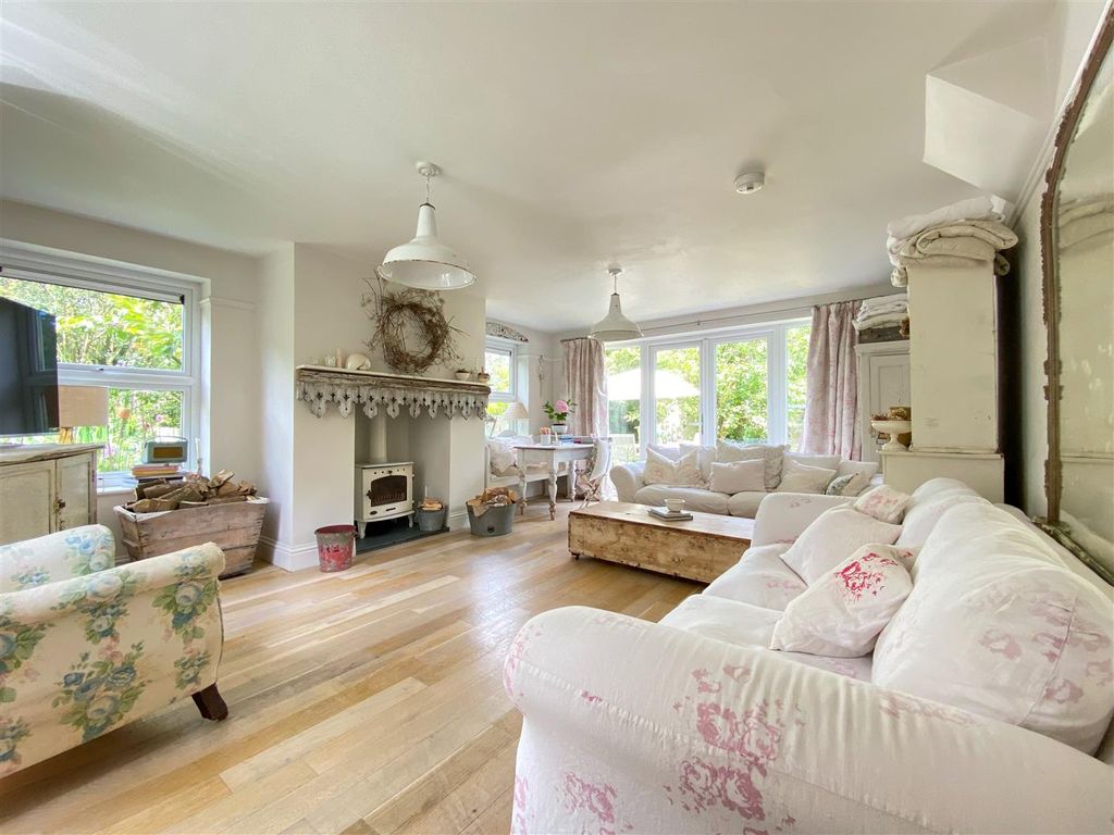 Property photo 2 of 35