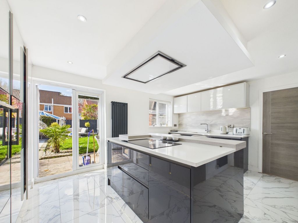 Property photo 2 of 35