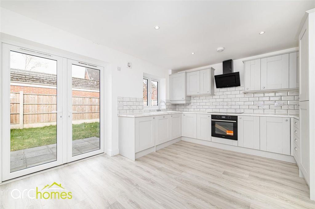 Property photo 3 of 23 Slacky-3.Jpg