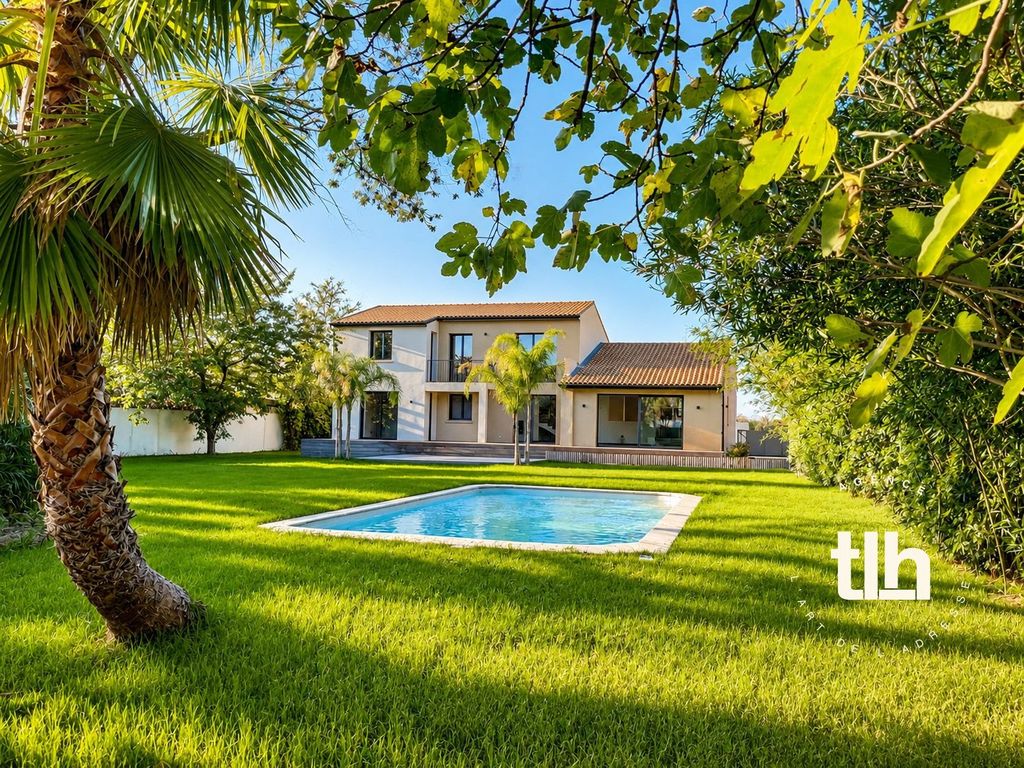 Property photo 1 of 16 Candillargues: Stunning Renovated 6-Room Villa, 227 m² On 1,800 m²