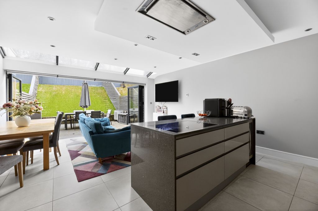 Property photo 3 of 16 Living / Dining Room