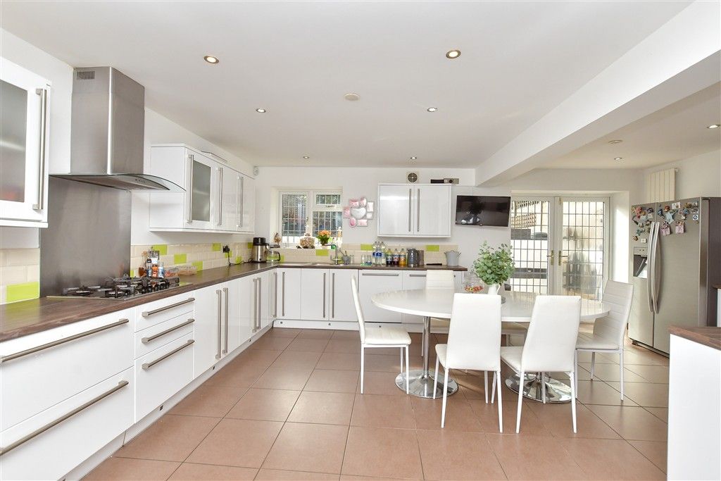 Property photo 3 of 15 Kitchen/Breakfast Room