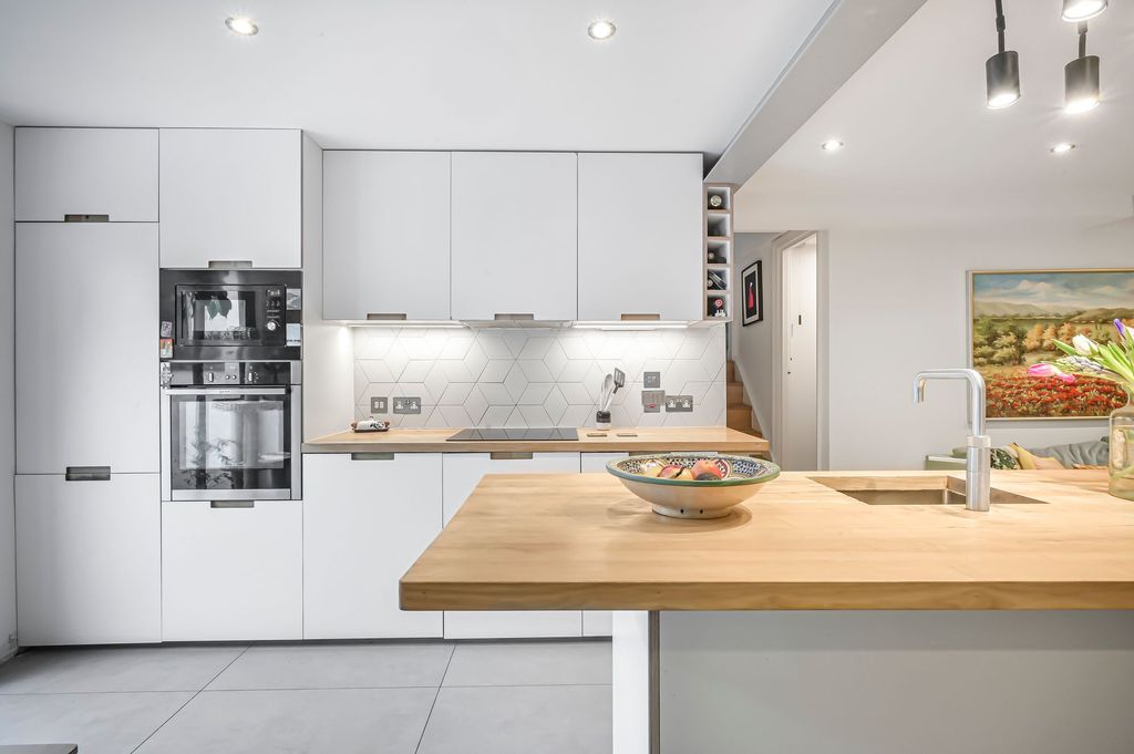 Property photo 2 of 18