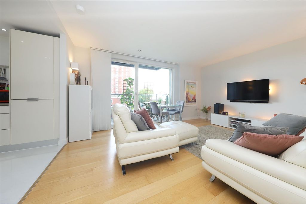 Property photo 3 of 16 Living Room