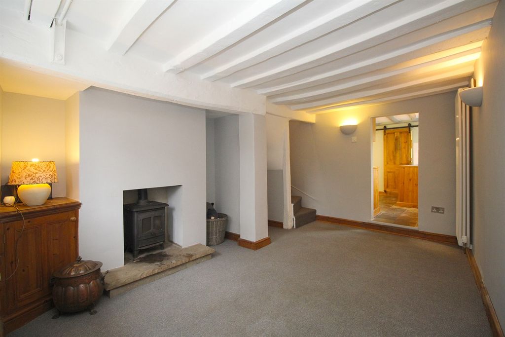 Property photo 3 of 27 Lounge