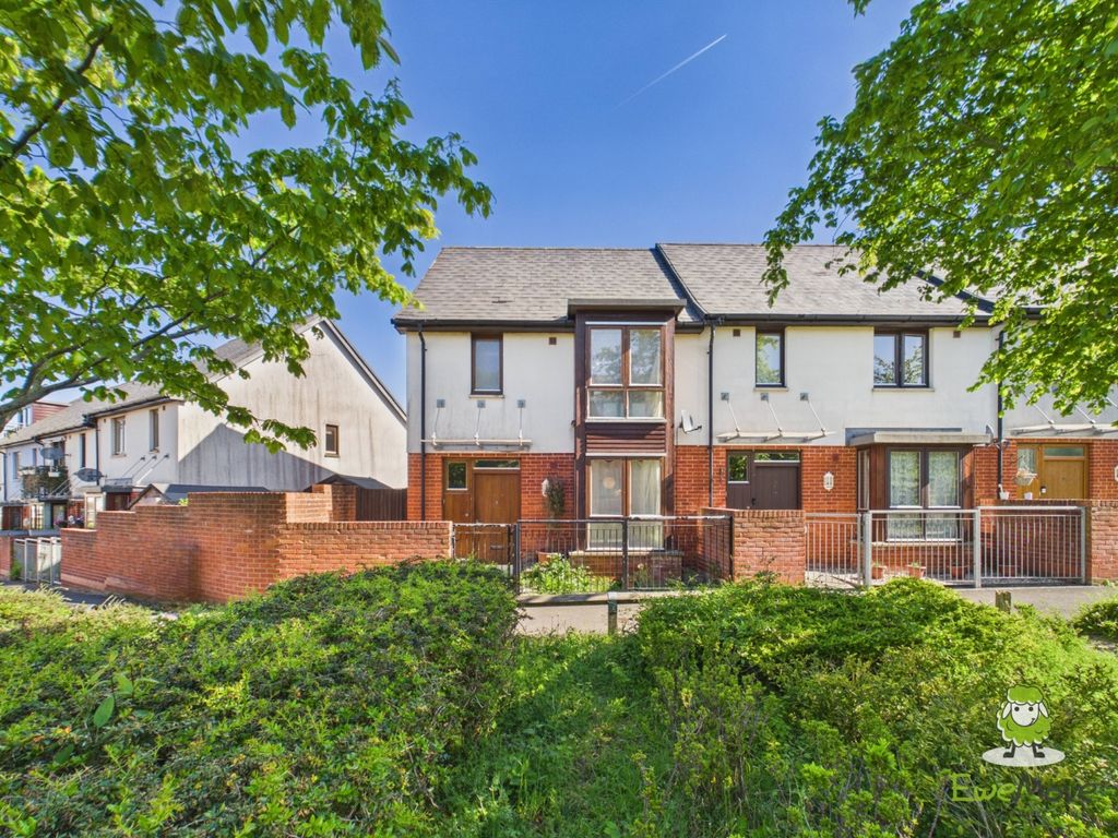 Property photo 1 of 23 Ewemove Estate Agents Basingstoke - Bay Tree Way