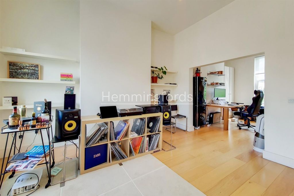 Property photo 3 of 14