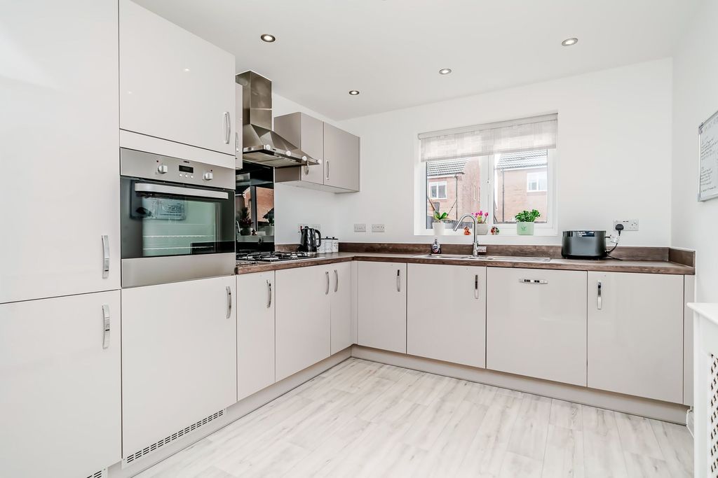 Property photo 3 of 38