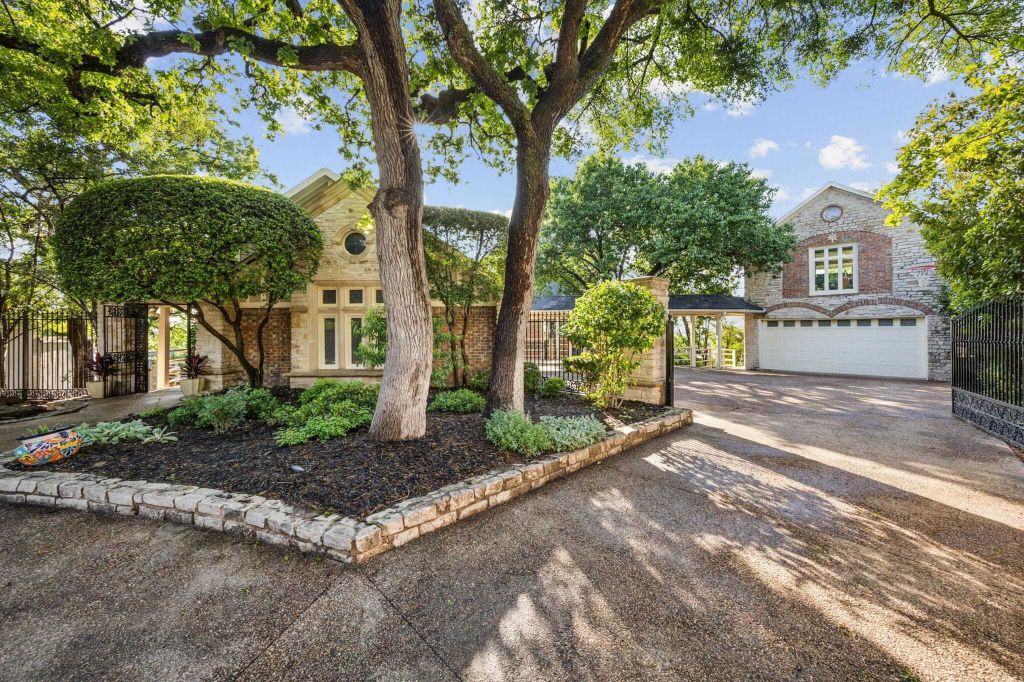 Property photo 1 of 31