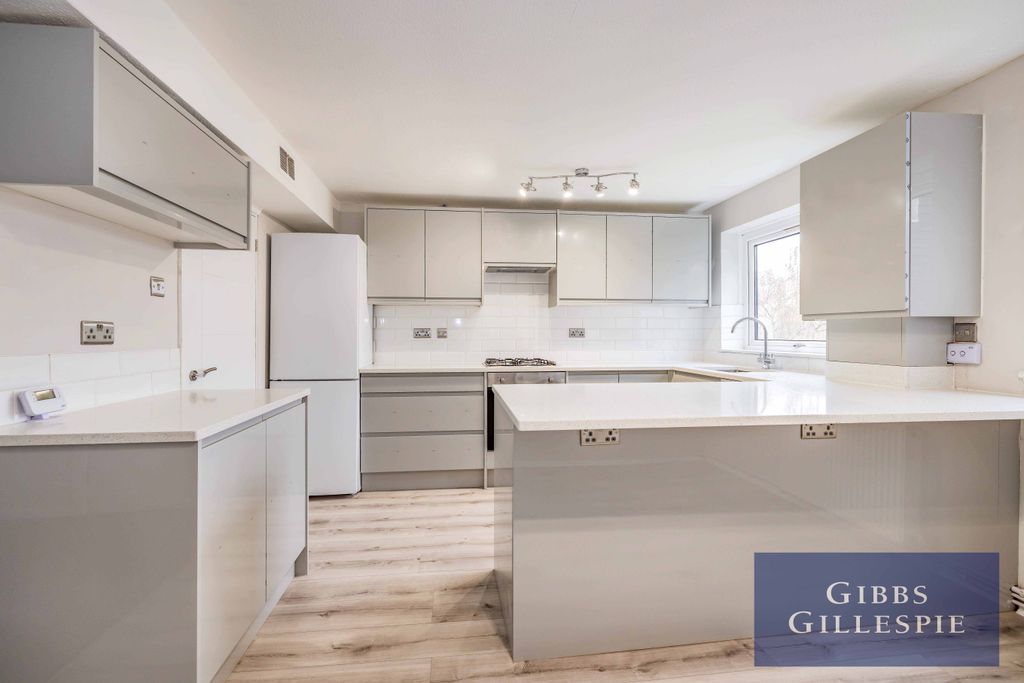 Property photo 1 of 10 Kitchen.