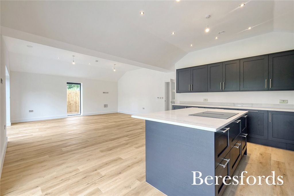 Property photo 3 of 22 Picture No. 02