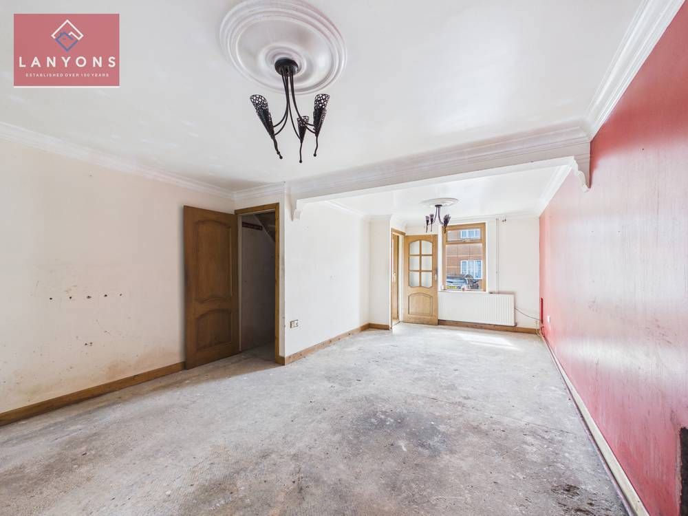 Property photo 2 of 12 Giraffe360-Still003