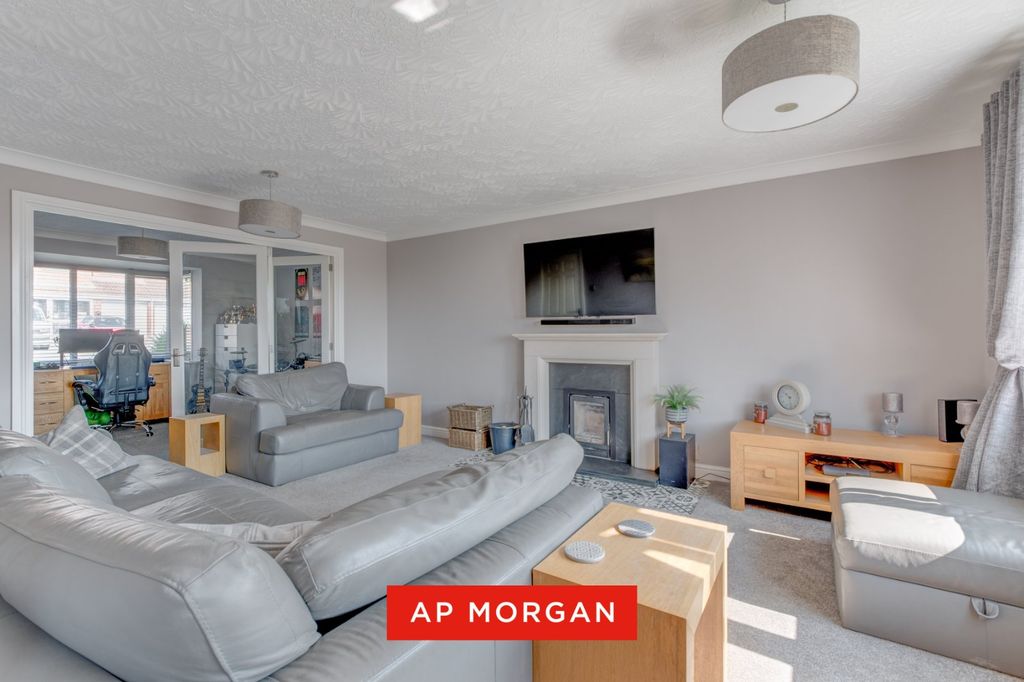 Property photo 3 of 28 Picture No. 14