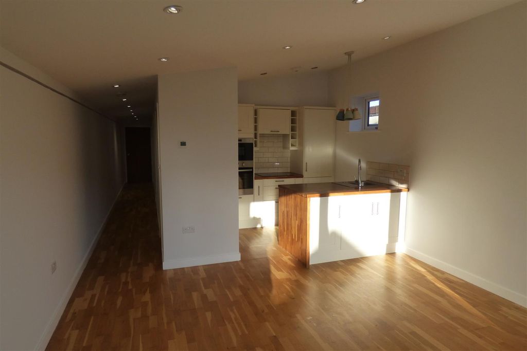 Property photo 3 of 11 P1410228.Jpg