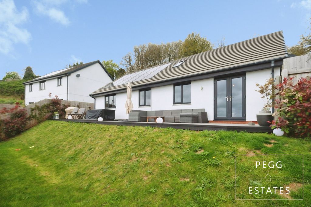 Property photo 2 of 31